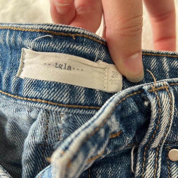 Dark wash high waisted shorts - Picture 3 of 3